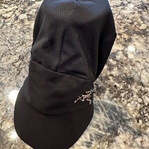 Arc'teryx Women's Active Black Hat - Large/Extra large (L/XL)